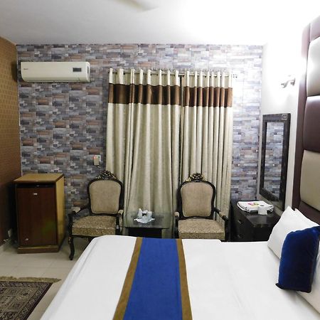 Hotel Tourist Inn Лахор Екстериор снимка