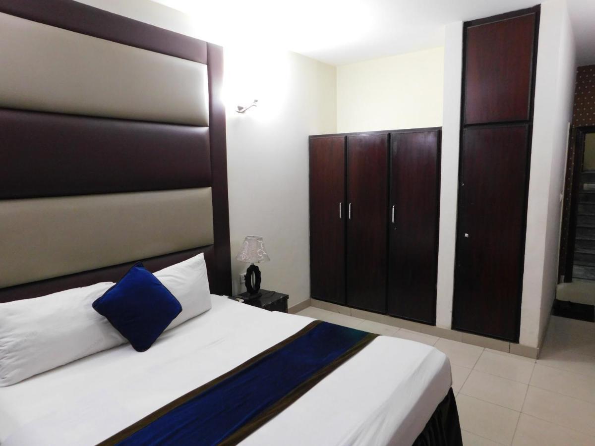 Hotel Tourist Inn Лахор Екстериор снимка