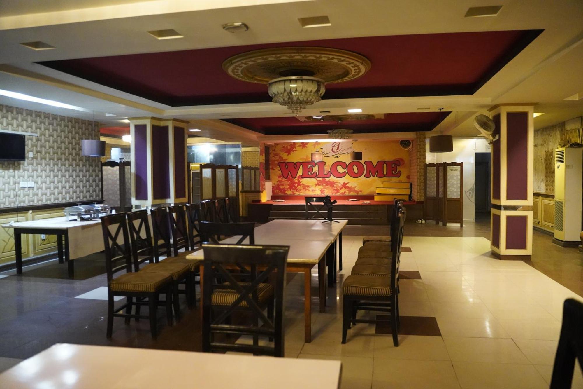Hotel Tourist Inn Лахор Екстериор снимка