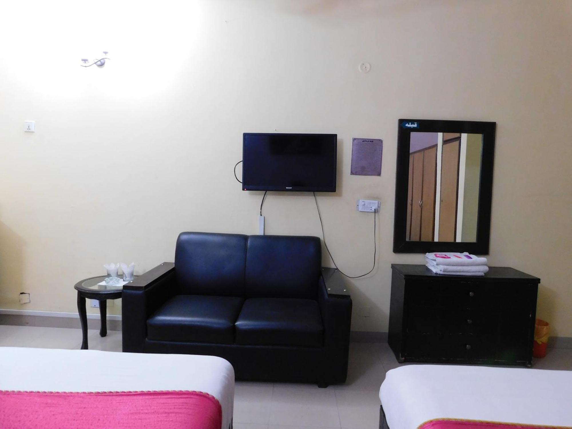 Hotel Tourist Inn Лахор Екстериор снимка
