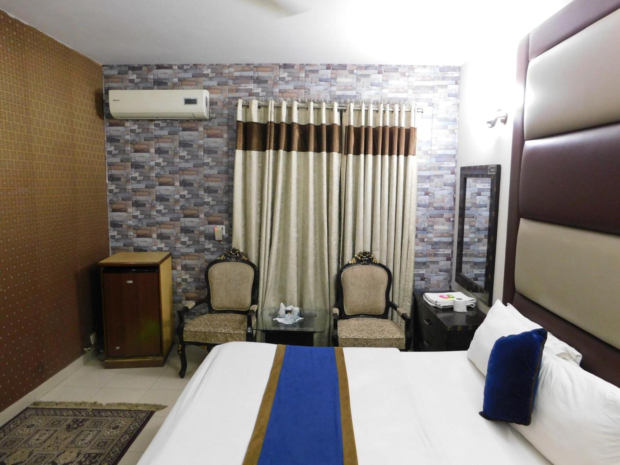 Hotel Tourist Inn Лахор Екстериор снимка