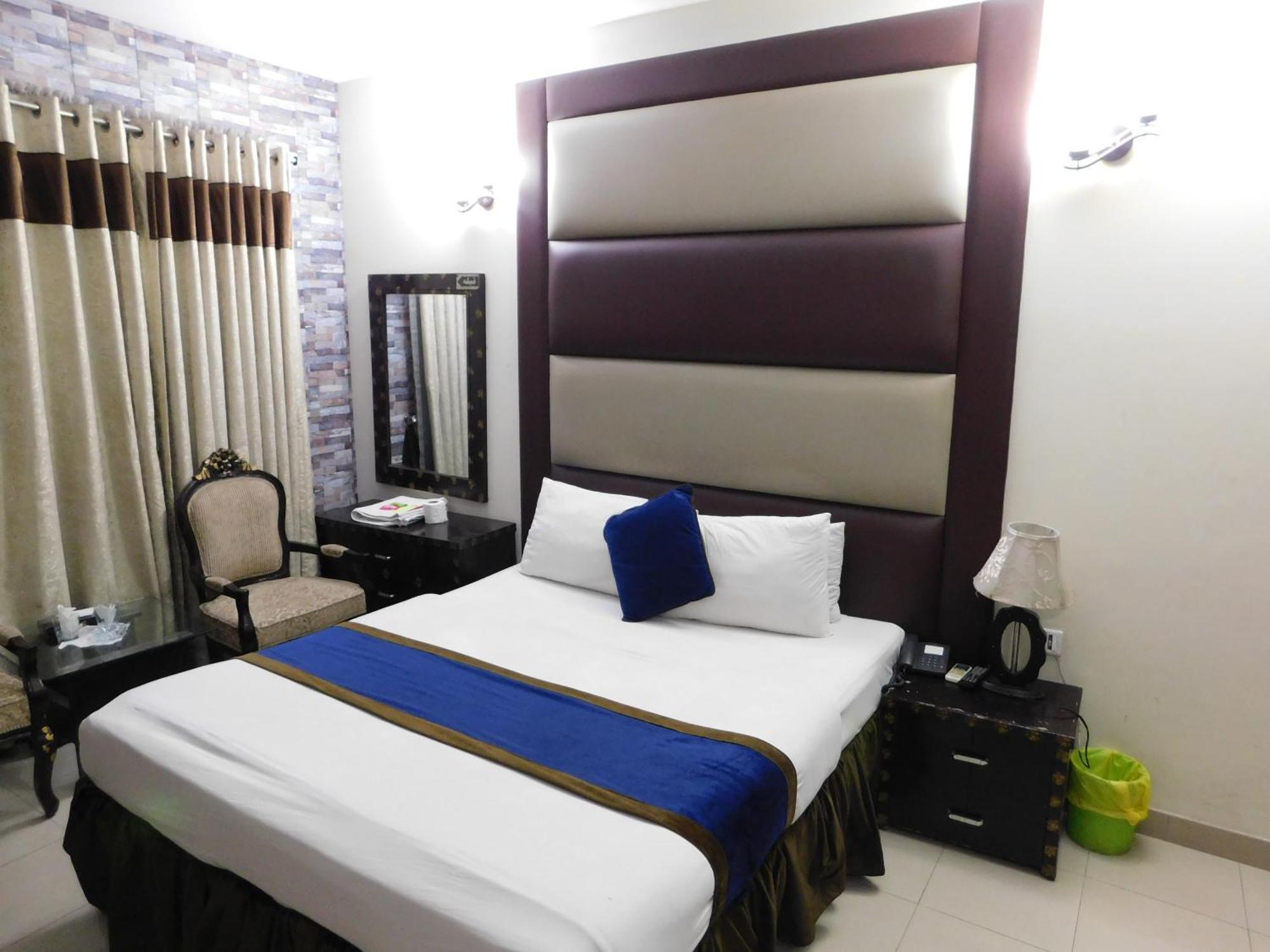 Hotel Tourist Inn Лахор Екстериор снимка