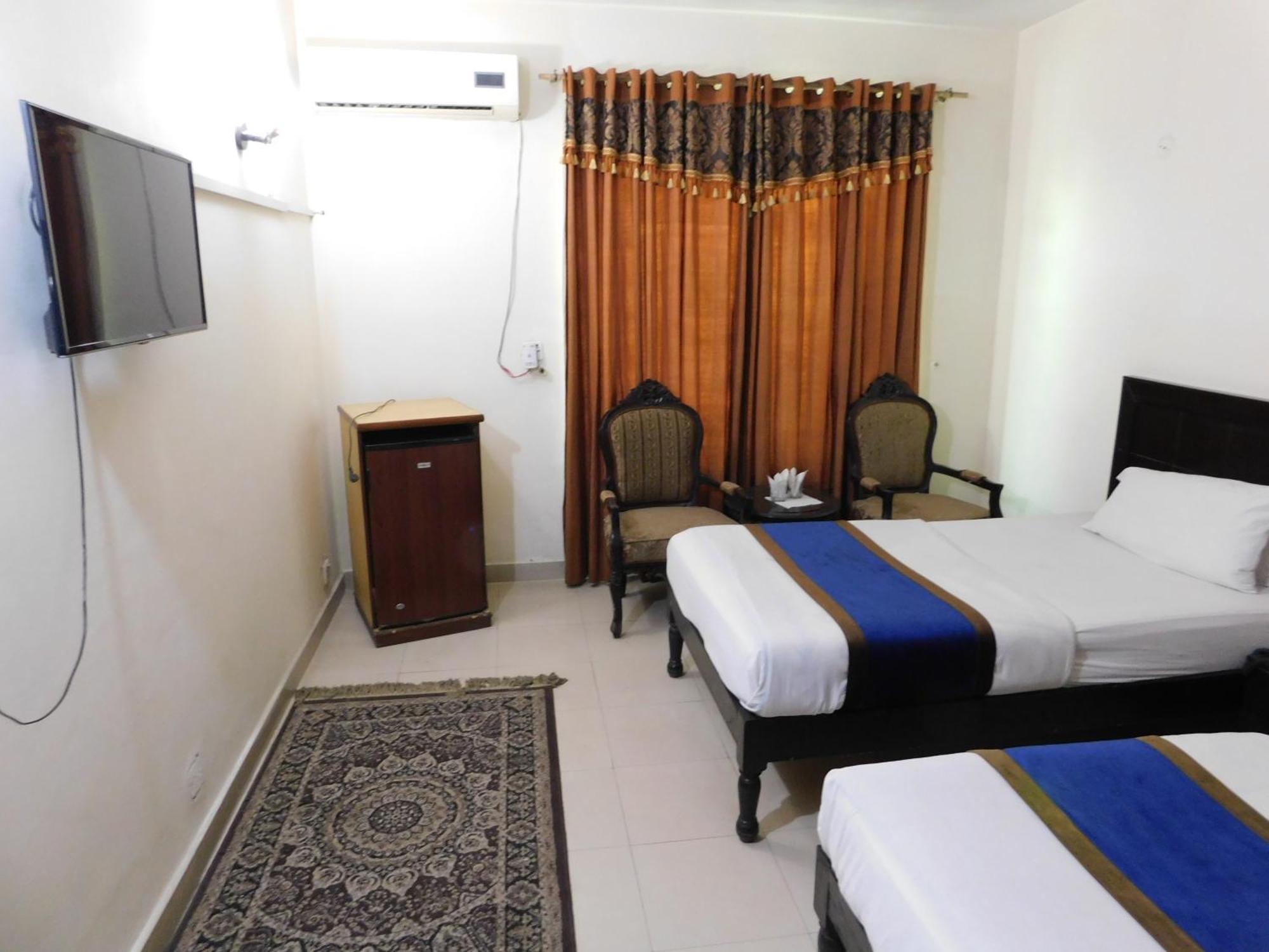 Hotel Tourist Inn Лахор Екстериор снимка