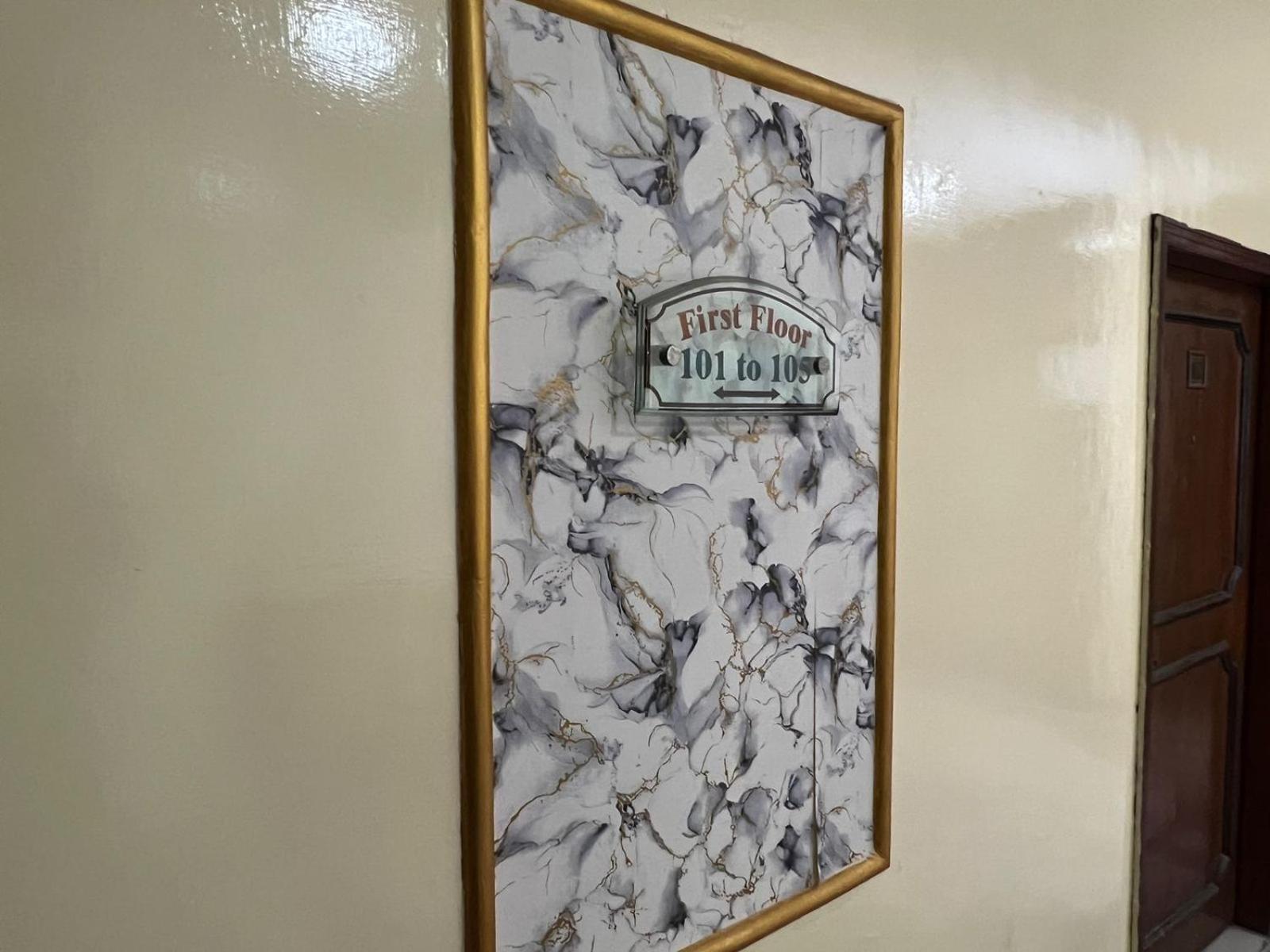Hotel Tourist Inn Лахор Екстериор снимка