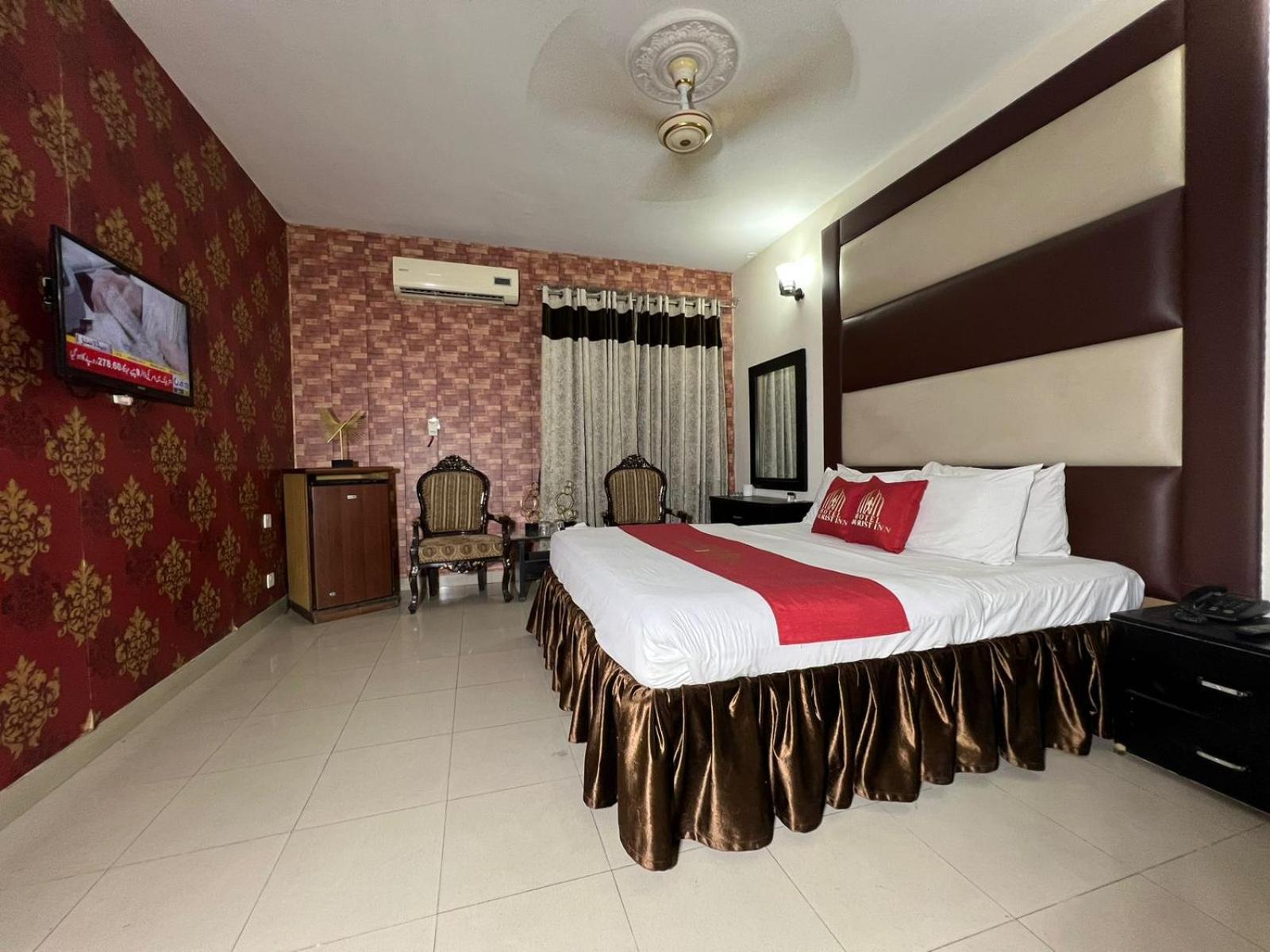 Hotel Tourist Inn Лахор Екстериор снимка