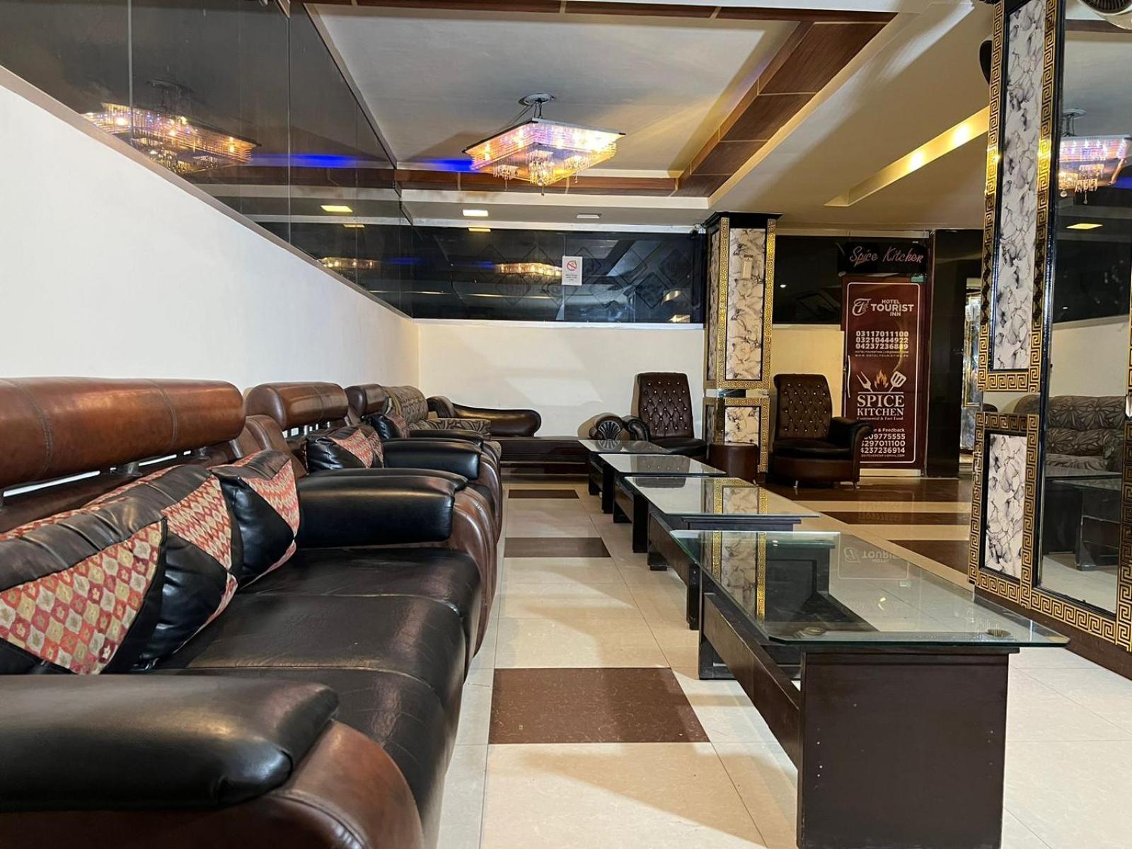 Hotel Tourist Inn Лахор Екстериор снимка