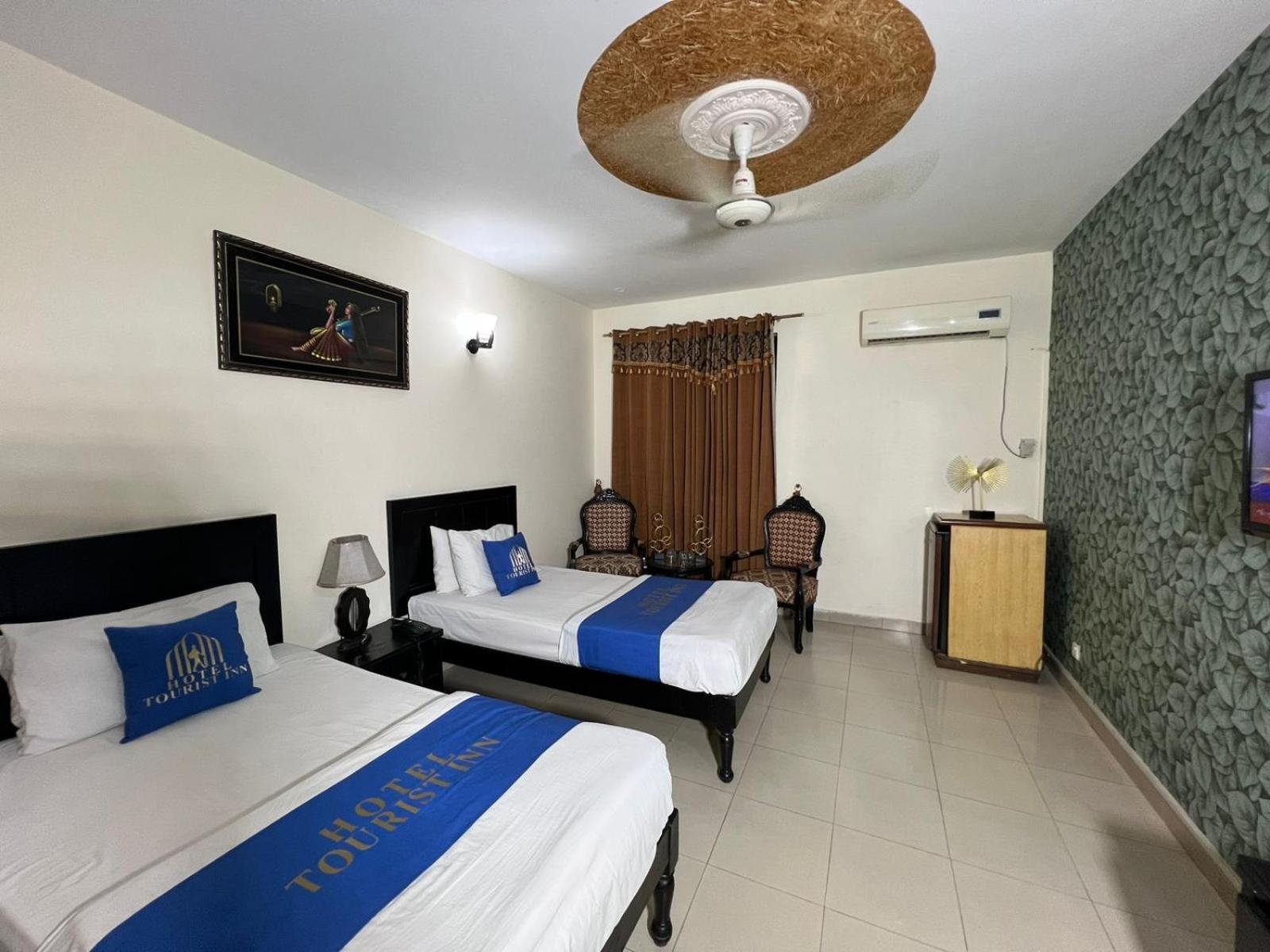 Hotel Tourist Inn Лахор Екстериор снимка